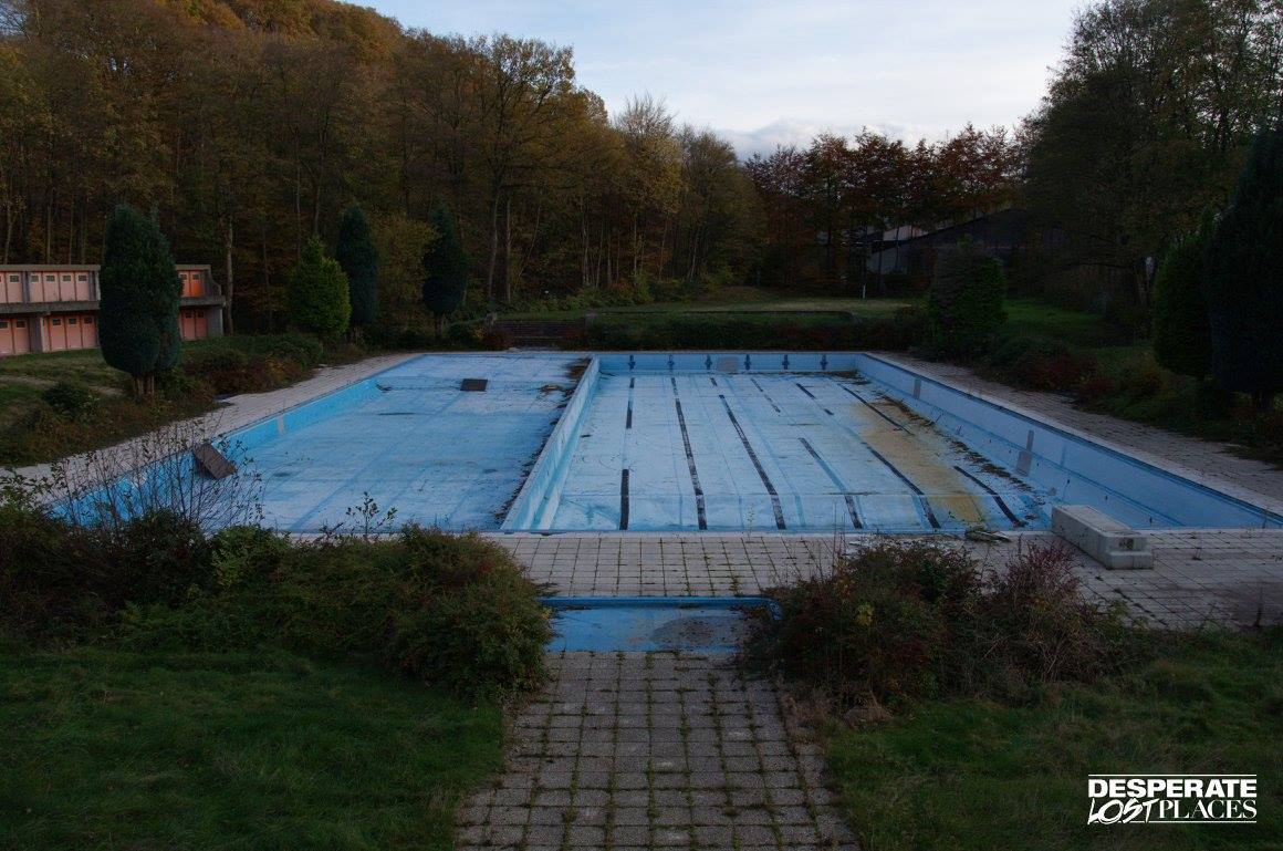 W Swimming Pool