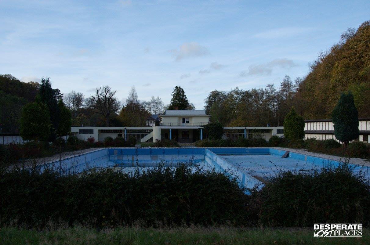 W Swimming Pool